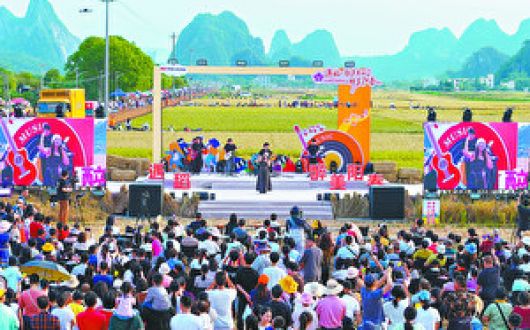 金色稻浪里奏響田園樂(lè)章